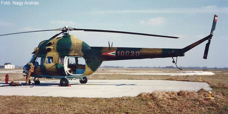 Kép a Mil Mi-2 típusú, 10028 oldalszámú gépről.