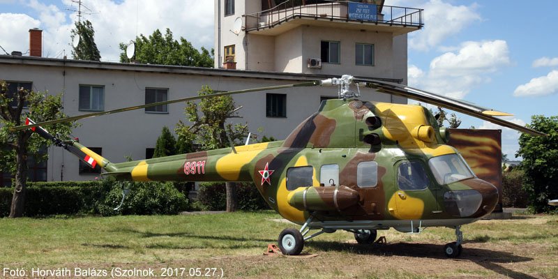 Kép a Mil Mi-2 típusú, 8911 oldalszámú gépről.