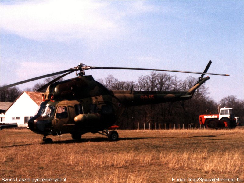 Kép a Mil Mi-2 típusú, 8915 oldalszámú gépről.
