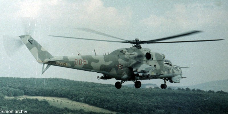 Kép a Mil Mi-24 típusú, 005 oldalszámú gépről.