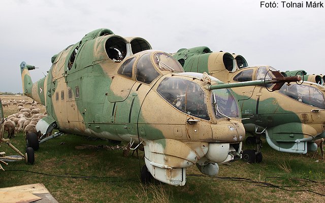 Kép a Mil Mi-24 típusú, 006 oldalszámú gépről.