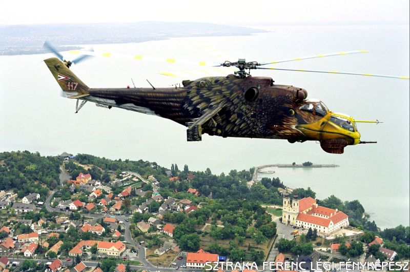 Kép a Mil Mi-24 típusú, 117 oldalszámú gépről.