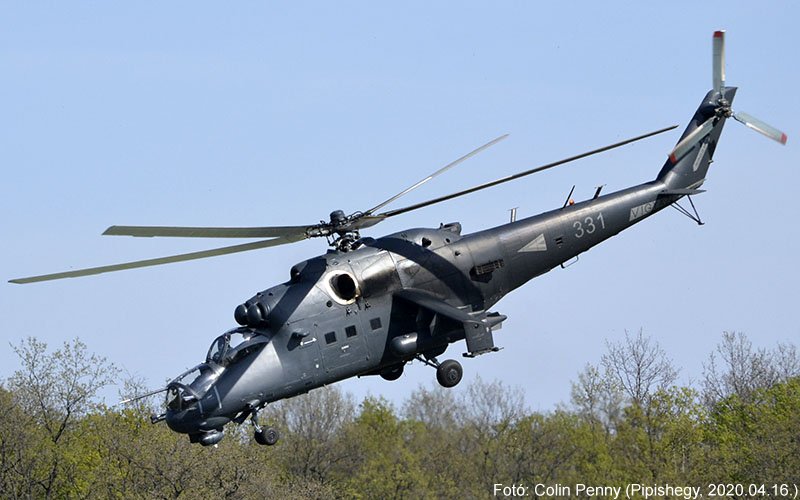 Kép a Mil Mi-24 típusú, 331 oldalszámú gépről.