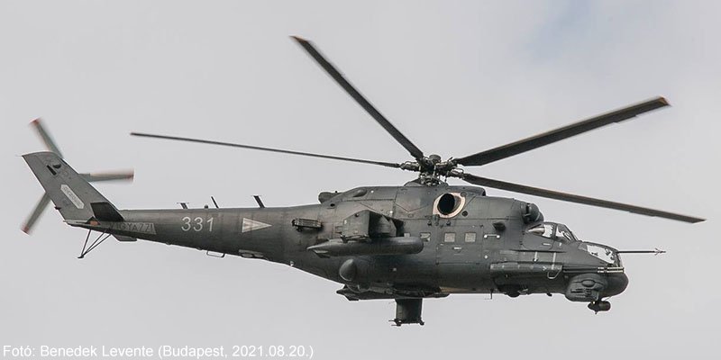 Kép a Mil Mi-24 típusú, 331 oldalszámú gépről.