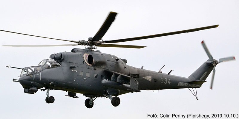 Kép a Mil Mi-24 típusú, 334 oldalszámú gépről.
