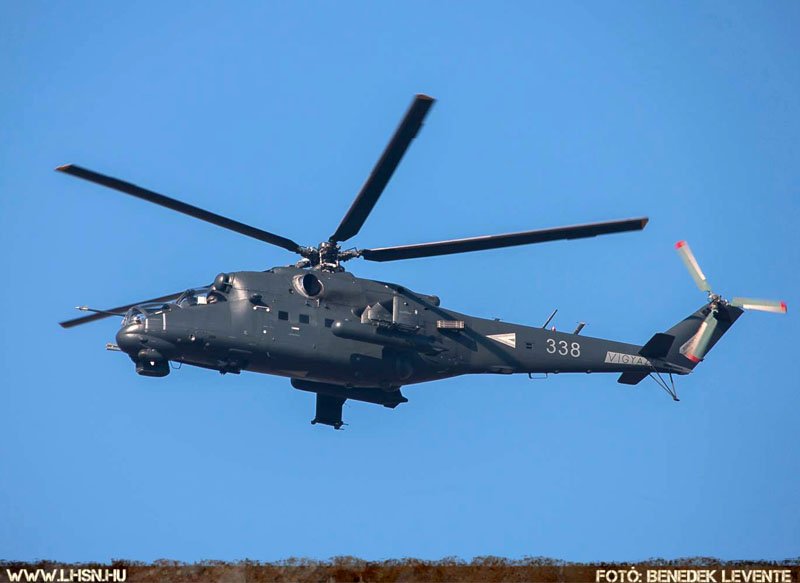 Kép a Mil Mi-24 típusú, 338 oldalszámú gépről.