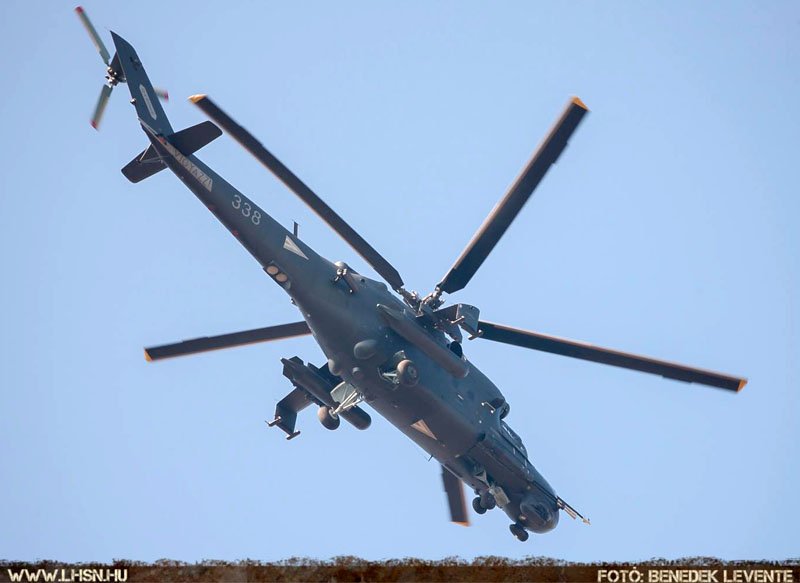 Kép a Mil Mi-24 típusú, 338 oldalszámú gépről.