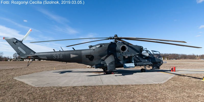 Kép a Mil Mi-24 típusú, 338 oldalszámú gépről.