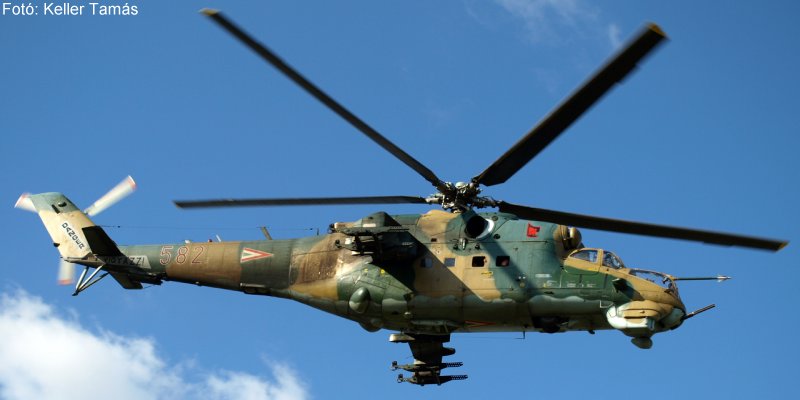 Kép a Mil Mi-24 típusú, 582 oldalszámú gépről.