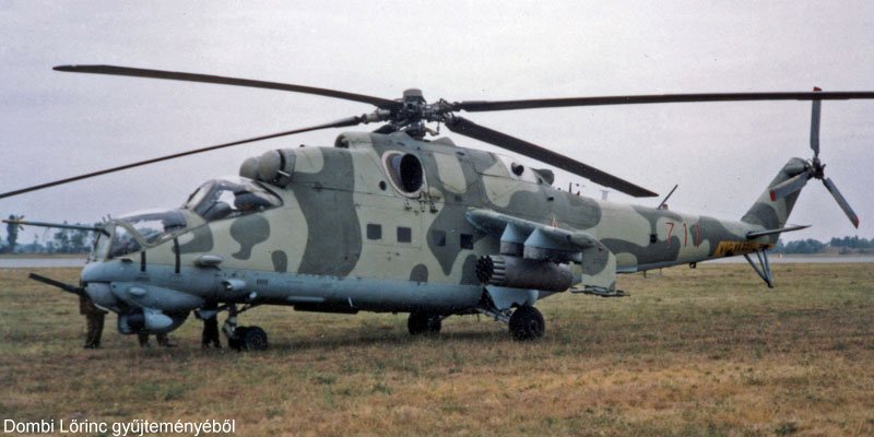 Kép a Mil Mi-24 típusú, 711 oldalszámú gépről.