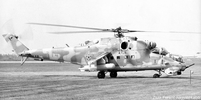 Kép a Mil Mi-24 típusú, 714 oldalszámú gépről.