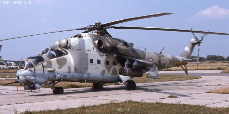 Kép a Mil Mi-24 típusú, 717 oldalszámú gépről.
