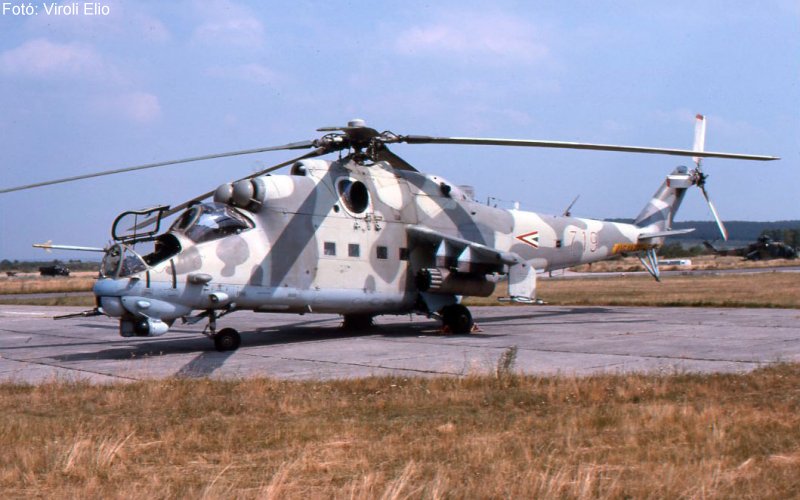 Kép a Mil Mi-24 típusú, 719 oldalszámú gépről.