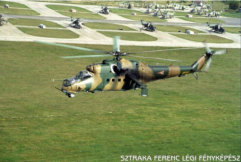 Kép a Mil Mi-24 típusú, 719 oldalszámú gépről.