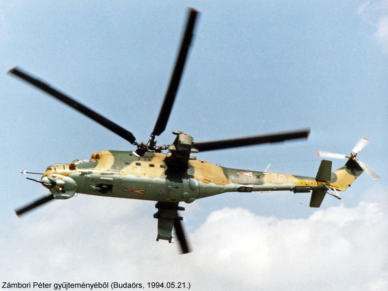 Kép a Mil Mi-24 típusú, 720 oldalszámú gépről.