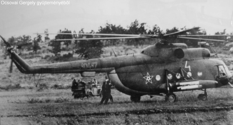 Kép a Mil Mi-8 típusú, 10417 oldalszámú gépről.