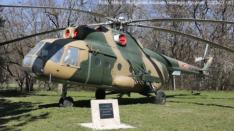 Kép a Mil Mi-8 típusú, 10417 oldalszámú gépről.