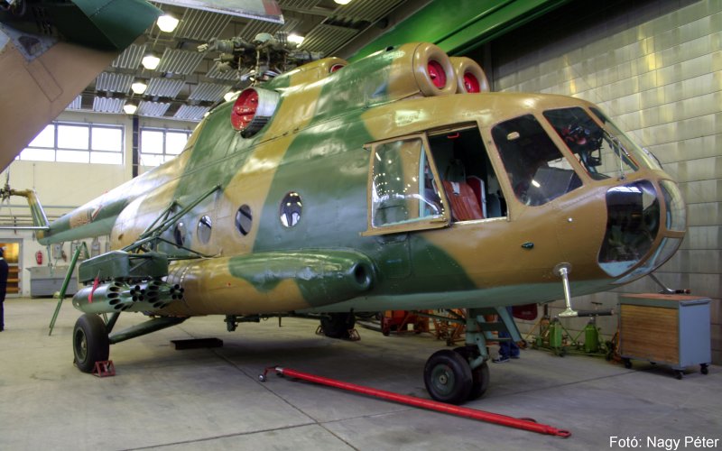 Kép a Mil Mi-8 típusú, 10420 oldalszámú gépről.