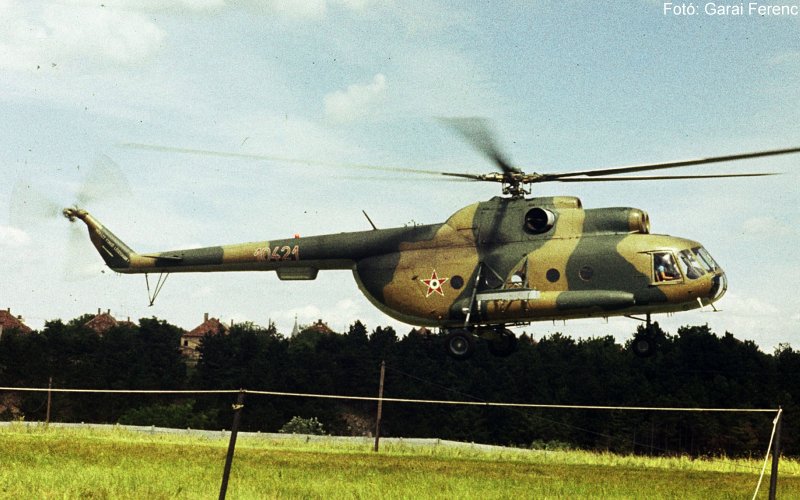 Kép a Mil Mi-8 típusú, 10421 oldalszámú gépről.