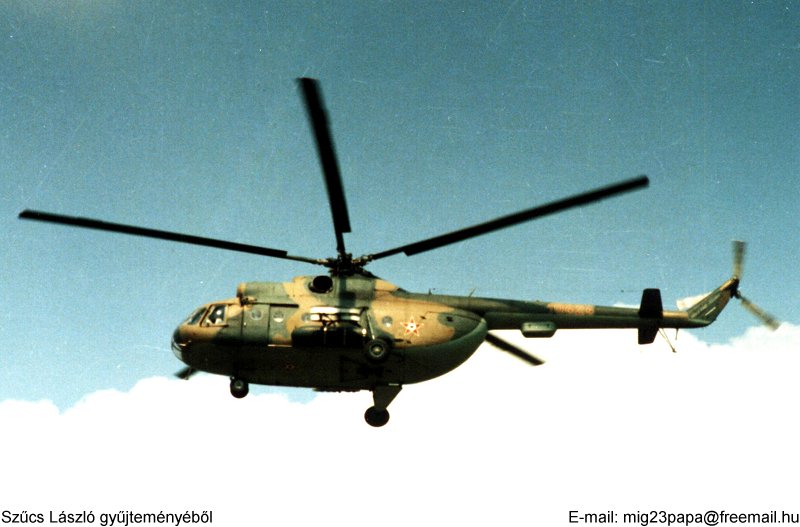 Kép a Mil Mi-8 típusú, 10424 oldalszámú gépről.