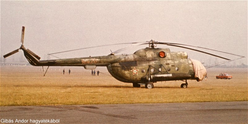 Kép a Mil Mi-8 típusú, 10425 oldalszámú gépről.