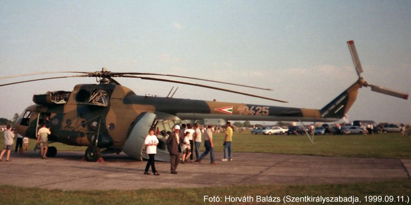 Kép a Mil Mi-8 típusú, 10425 oldalszámú gépről.