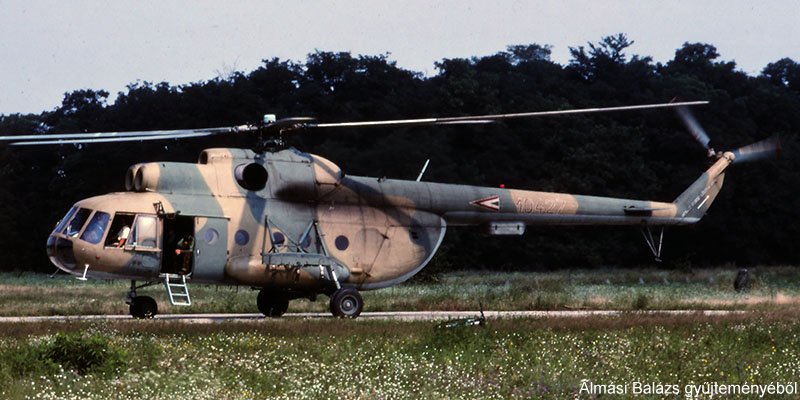 Kép a Mil Mi-8 típusú, 10427 oldalszámú gépről.