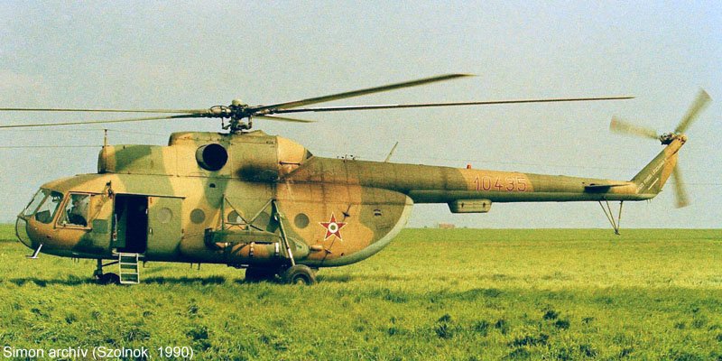 Kép a Mil Mi-8 típusú, 10435 oldalszámú gépről.