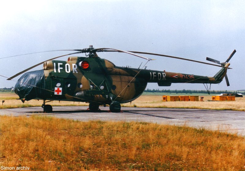 Kép a Mil Mi-8 típusú, 10435 oldalszámú gépről.