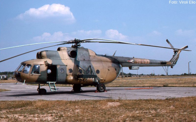 Kép a Mil Mi-8 típusú, 10437 oldalszámú gépről.