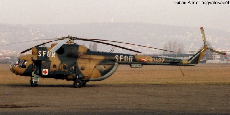 Kép a Mil Mi-8 típusú, 10437 oldalszámú gépről.