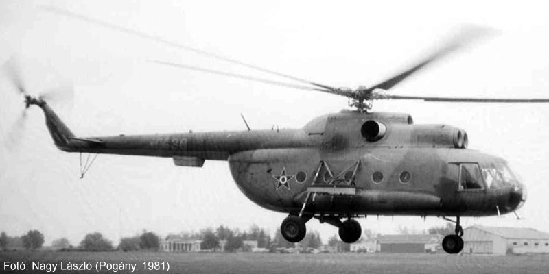 Kép a Mil Mi-8 típusú, 10438 oldalszámú gépről.