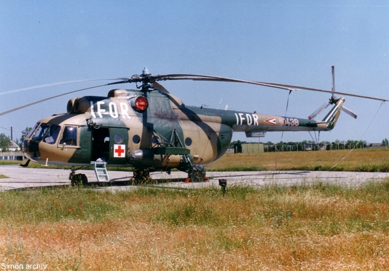 Kép a Mil Mi-8 típusú, 10438 oldalszámú gépről.