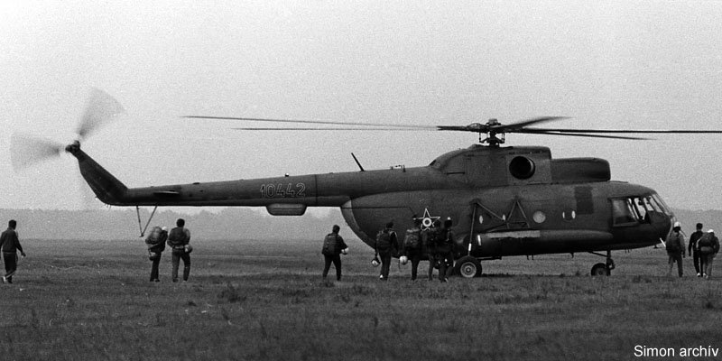 Kép a Mil Mi-8 típusú, 10442 oldalszámú gépről.