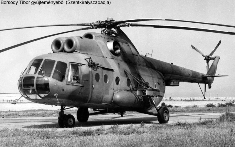 Kép a Mil Mi-8 típusú, 10442 oldalszámú gépről.