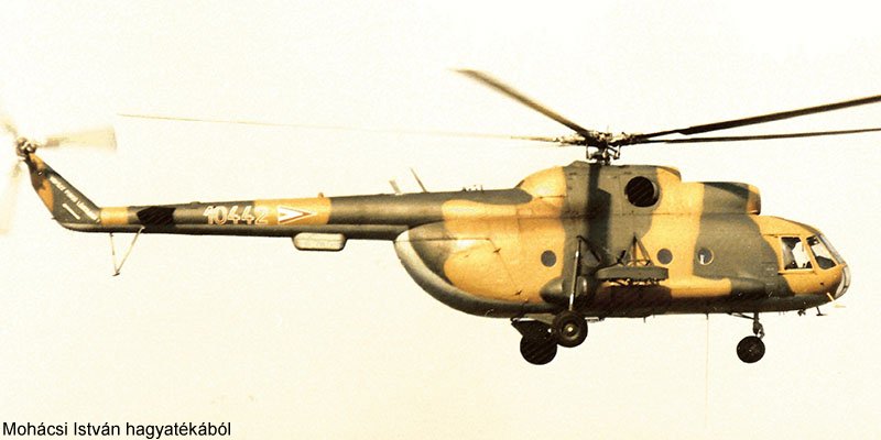 Kép a Mil Mi-8 típusú, 10442 oldalszámú gépről.