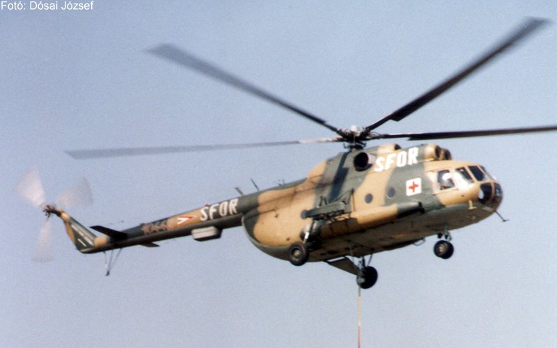 Kép a Mil Mi-8 típusú, 10442 oldalszámú gépről.