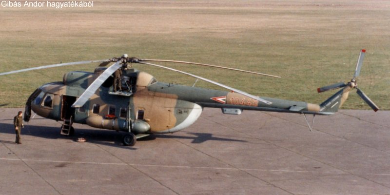 Kép a Mil Mi-8 típusú, 10445 oldalszámú gépről.