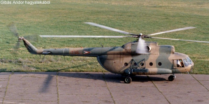 Kép a Mil Mi-8 típusú, 136 oldalszámú gépről.