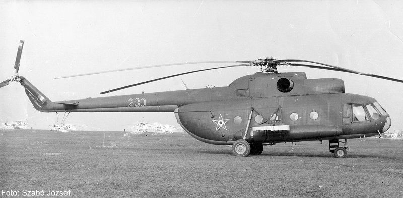Kép a Mil Mi-8 típusú, 230 oldalszámú gépről.