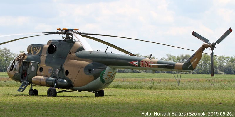 Kép a Mil Mi-8 típusú, 3301 oldalszámú gépről.