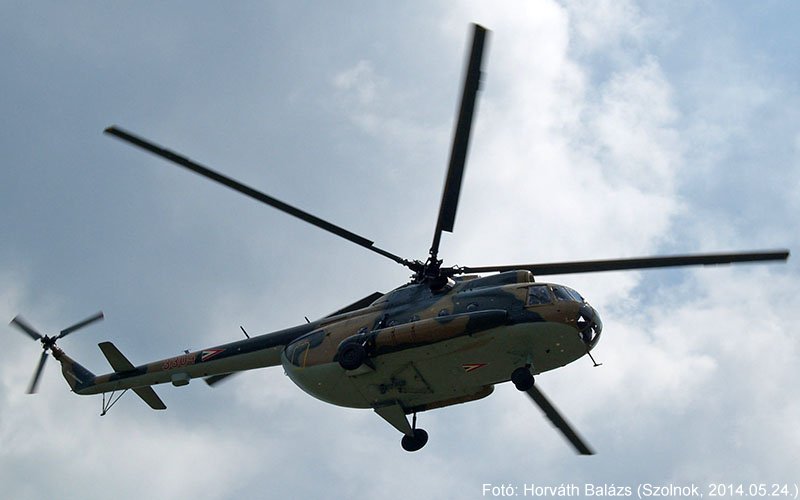 Kép a Mil Mi-8 típusú, 3304 oldalszámú gépről.