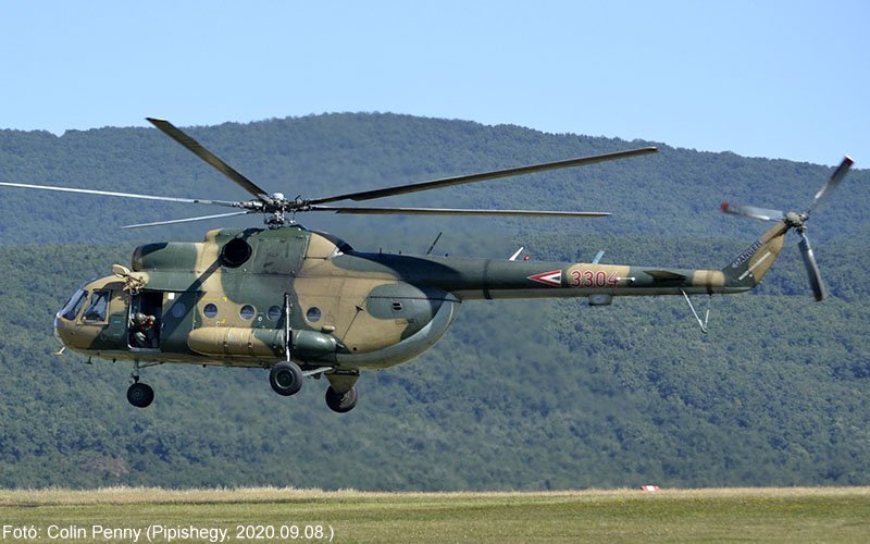Kép a Mil Mi-8 típusú, 3304 oldalszámú gépről.
