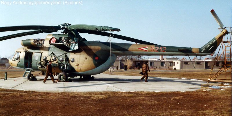 Kép a Mil Mi-8 típusú, 6212 oldalszámú gépről.