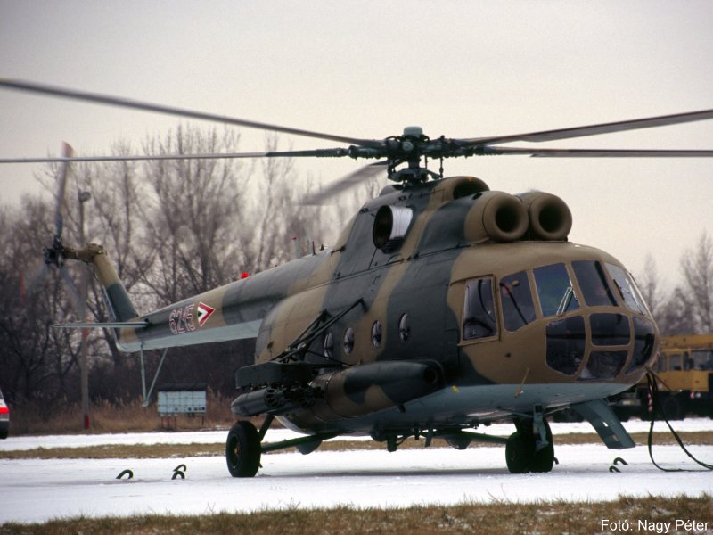 Kép a Mil Mi-8 típusú, 6215 oldalszámú gépről.