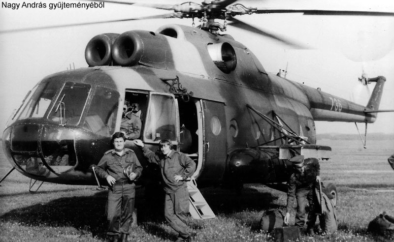 Kép a Mil Mi-8 típusú, 736 oldalszámú gépről.