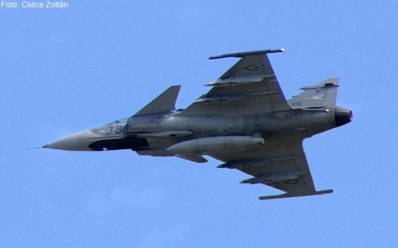 Kép a SAAB JAS-39 Gripen típusú, 38 oldalszámú gépről.