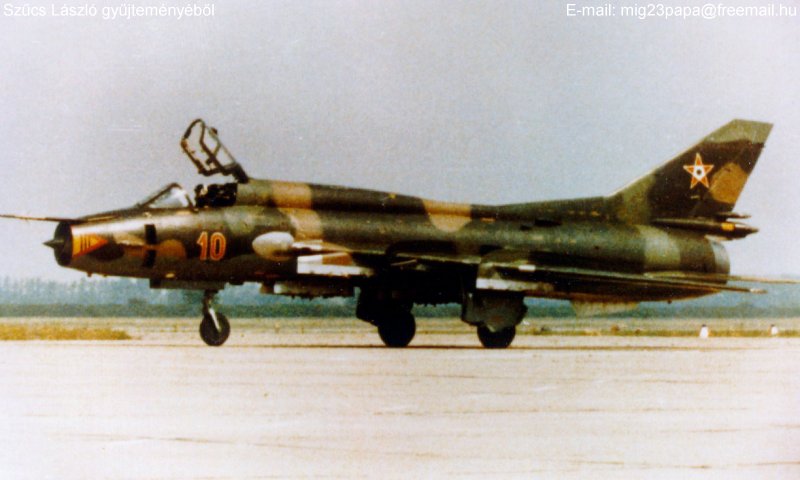 Kép a Szuhoj Szu-22 típusú, 10 oldalszámú gépről.