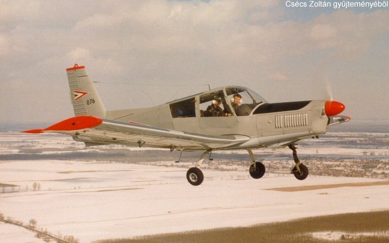 Kép a Zlin-43 típusú, 076 oldalszámú gépről.