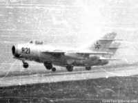 Kép a Mikojan-Gurjevics MiG-15 típusú, 821 oldalszámú gépről.